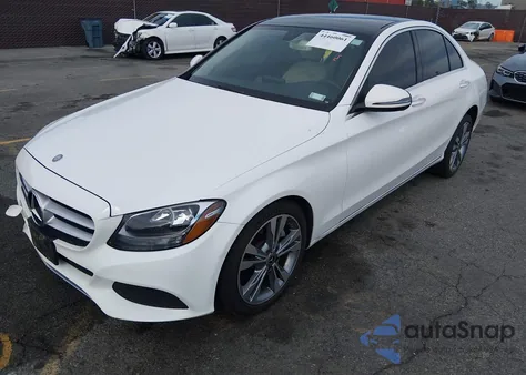 2017 Mercedes-Benz C 300 z USA, uszkodzony, nr VIN 55SWF4JB0HU220637